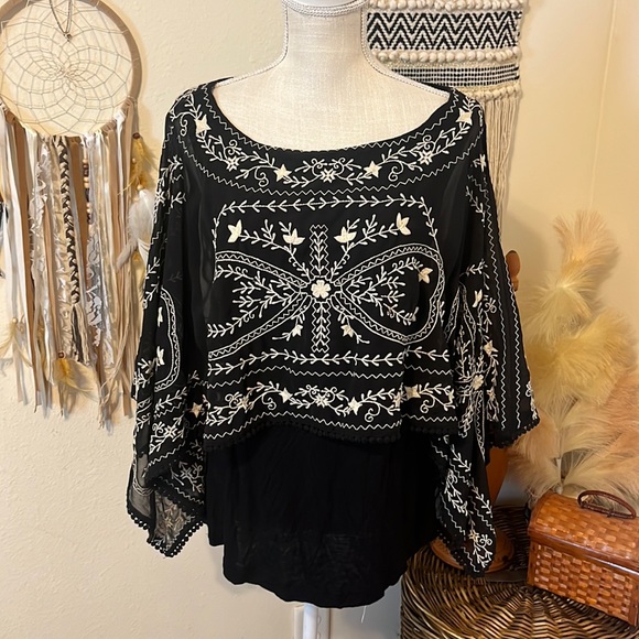 Ivy Jane Peasant Style Top/ Black with Cream Embroidery/ Size Medium - Picture 1 of 8